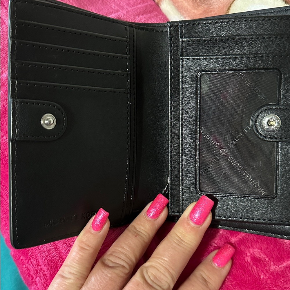 Michael Kors Wallet - Picture 11 of 11